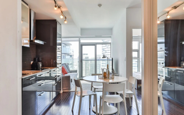 Brilliant High-Rise 2 Bed and Parking