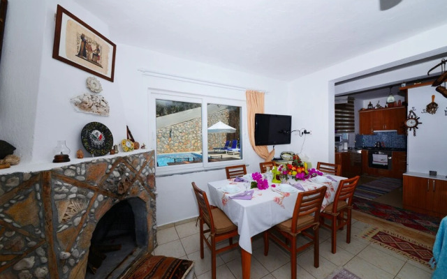 Villa Baris by Akdenizvillam