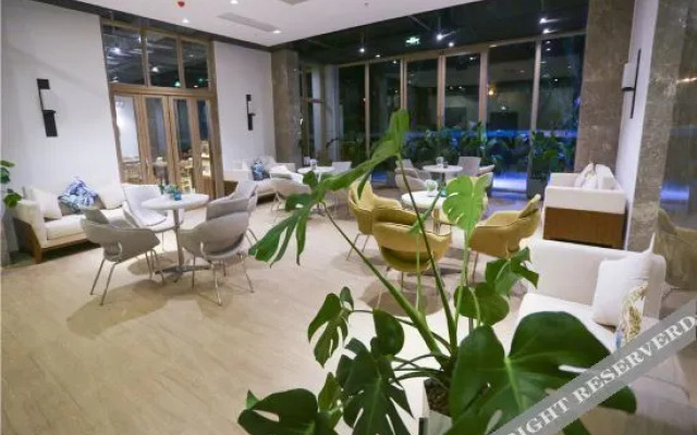 Yuejia Holiday Hotel (Yalong Bay Hehong Holiday Sunshine Branch)
