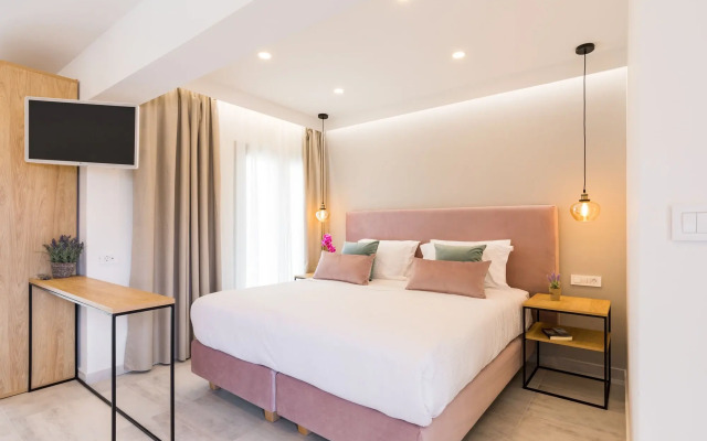 V Luxury Suites
