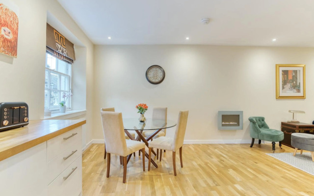 The Gloucester Lane Residence