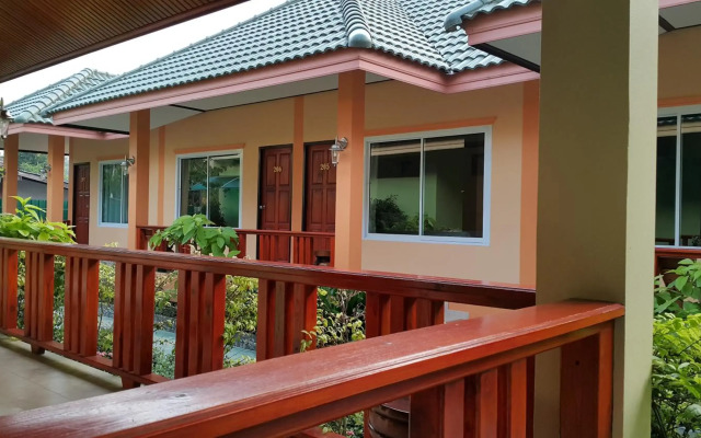 Ruen Narisra Resort