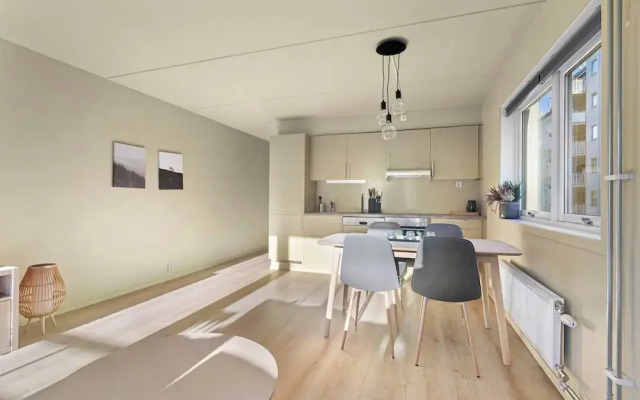 Charming Oslo Apartment With Balcony & Rooftop Access