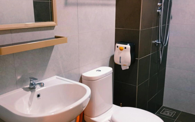 Comfortable18 3R2B 7pax Meritus Perai