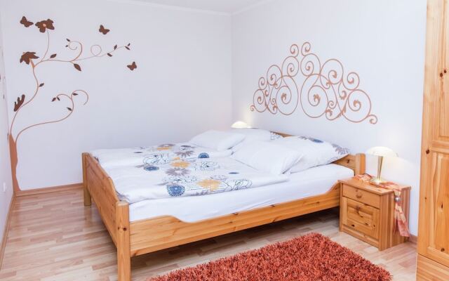 Beautiful property (65 m) with terrace and a small garden.