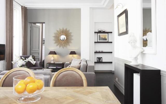 Luxury 3 Bedrooms Le Louvre I by Livinparis