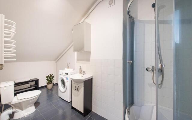 Bright&Stylish, Self Check-in, Centrally Located, by Cohost