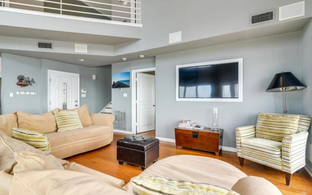 Oceanfront Galveston Beach House: Steps to Sand!