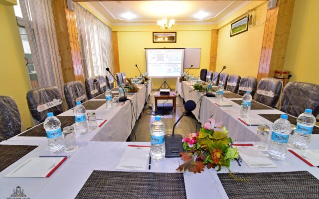 Hotel The Grand Mamta