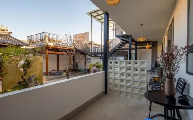 Shaxi Hidden Joy Courtyard