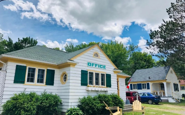 Green Gables Bungalow Court