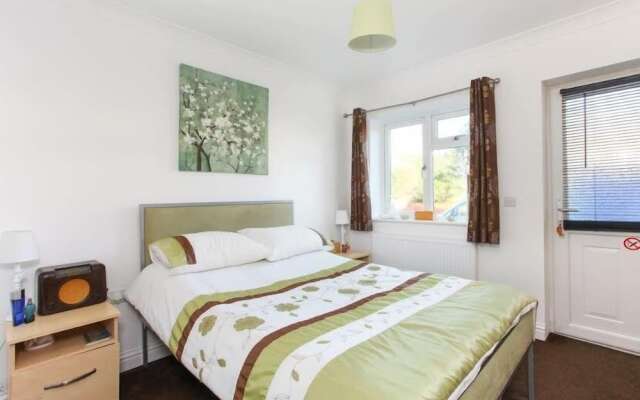 The Waves Bar Cafe B and B Hotel