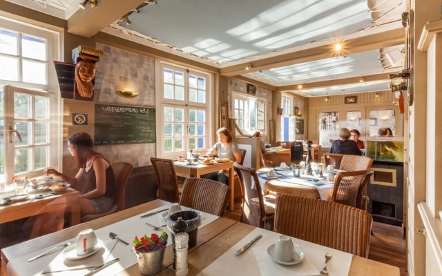 Boat Hotel De Barge