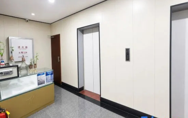 Yihe Apartment (Hainan University Qilou Old Street)