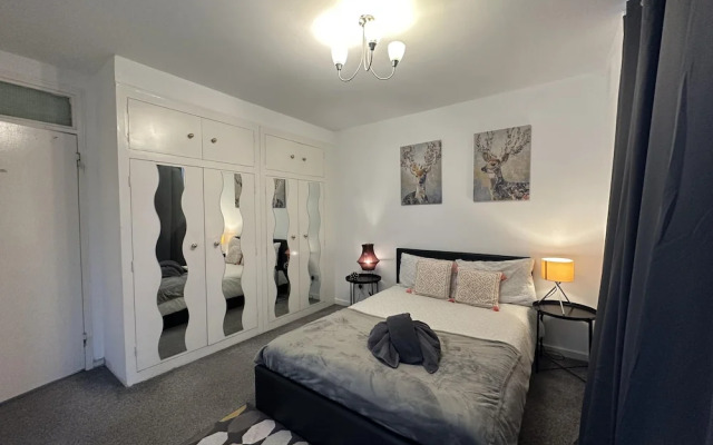 Gorgeous 4 Bedrooms, 5-baths House Central London