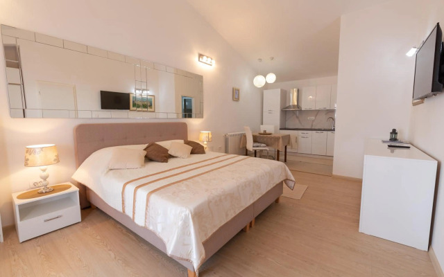 Beautyful sea view 6 studio Danijela