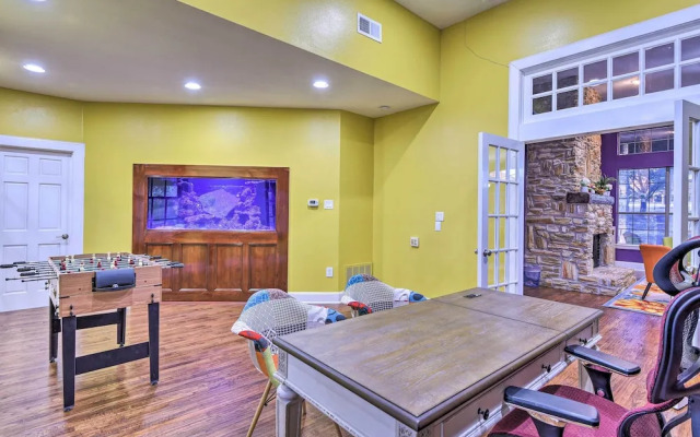 Private Pool: Spacious & Vibrant Argyle Villa!