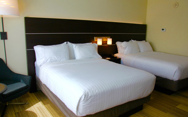 Holiday Inn Express & Suites Oswego by IHG