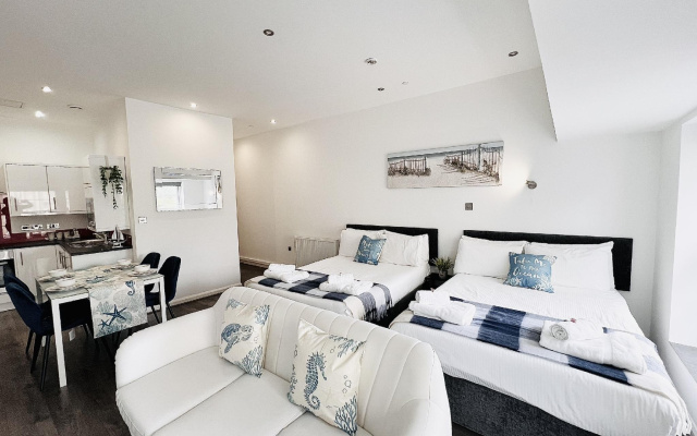 Fox House, Studio Apartments