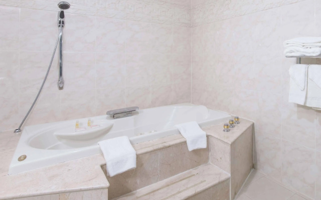 Days Inn by Wyndham Hicksville Long Island