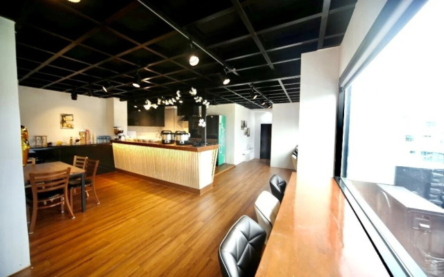Cheongju Business Hotel JA