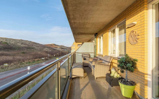 Beachside Apartment With Balcony