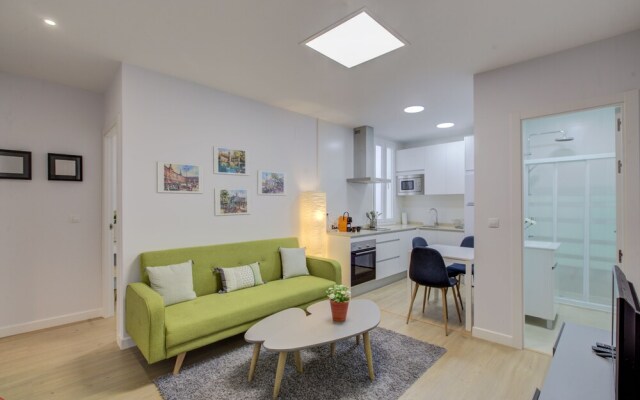Cozy 2 Bedroom Apartment in Conde Duque