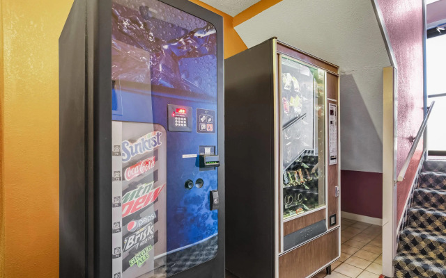 Econo Lodge Junction City I-70 Near Fort Riley