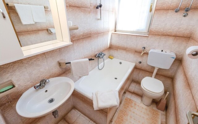 Stunning Home in Barbat With Wifi and 3 Bedrooms