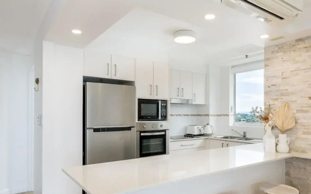 Ocean View Coastal Haven in Burleigh