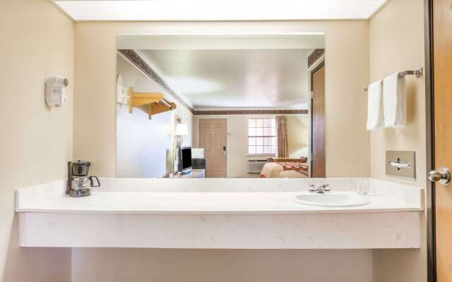 Super 8 by Wyndham Mount Vernon