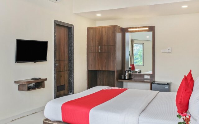 OYO 22692 Flagship Strand Resort