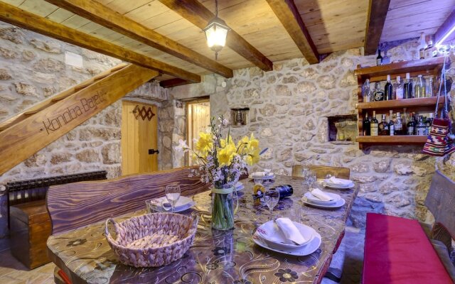 Rustic Stone House Bajeli with Jacuzzi