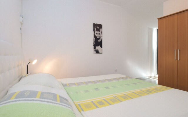Apartment 1819