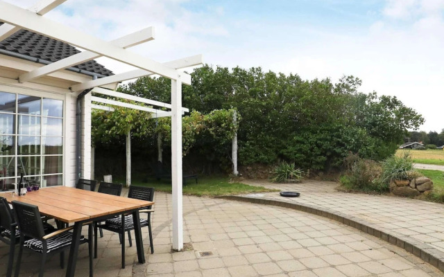 6 Person Holiday Home in Millinge