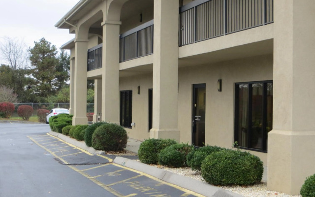 Travelodge by Wyndham Knoxville East