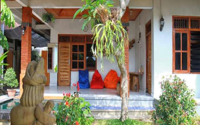 Halaman Depan Hostel