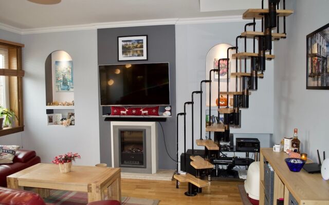 2 Bedroom Flat With Private Garden