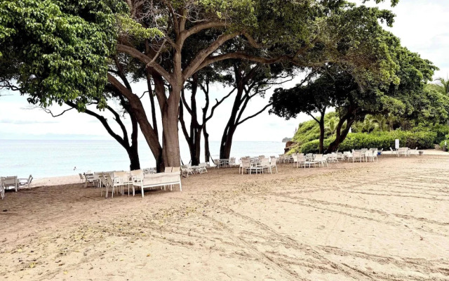 Luxury 2BR Bolongo Ocean View Private Beach