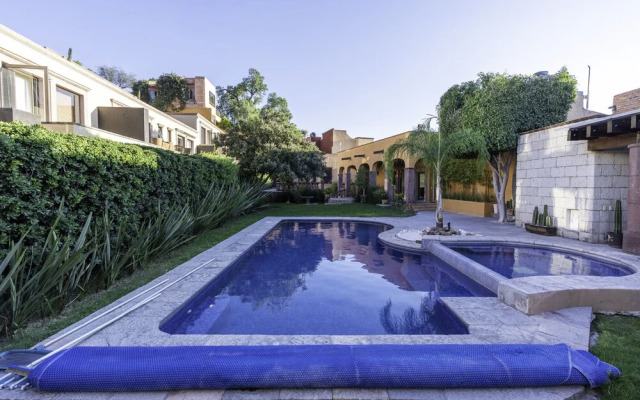 Angelic Centro 2BR with Pool