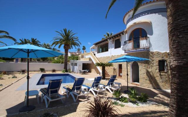 Golondrina - panoramic hillside holiday house in Moraira