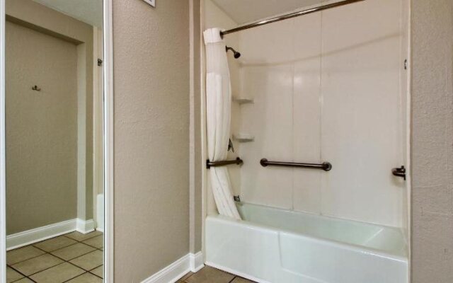 Islander Hotel & Resort