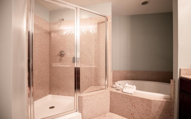 Laketown Wharf - 810