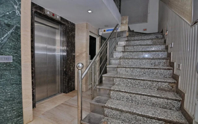 RB Grand Residency by OYO Rooms