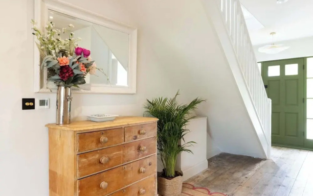 Newly Renovated Beachside Retreat for 10