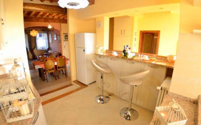 Lucca Retreat With Pool