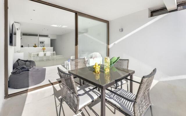 Beachfront apartment in Alcudia beach CB 3