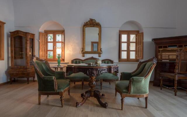 Casasantantonio 18th Century Luxury Mansion