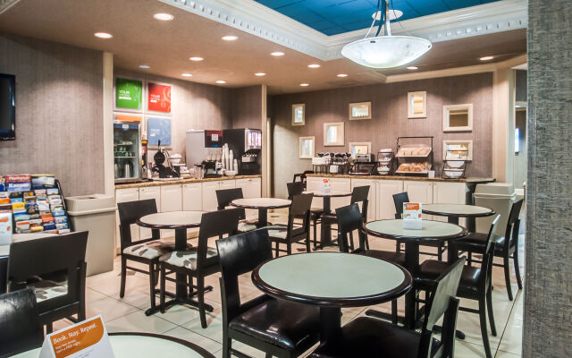 Comfort Inn & Suites