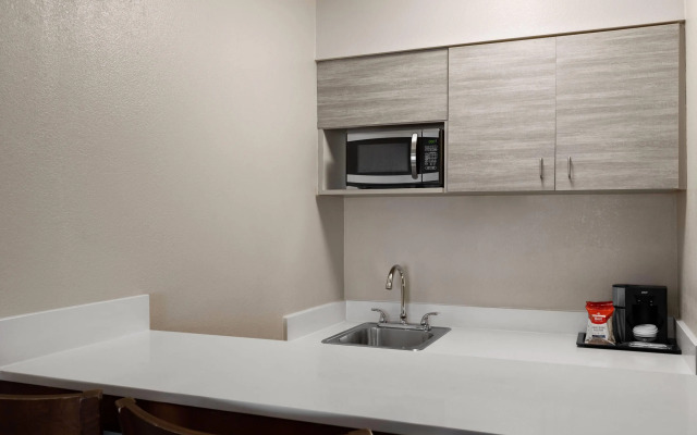 La Quinta Inn & Suites by Wyndham Goodlettsville - Nashville